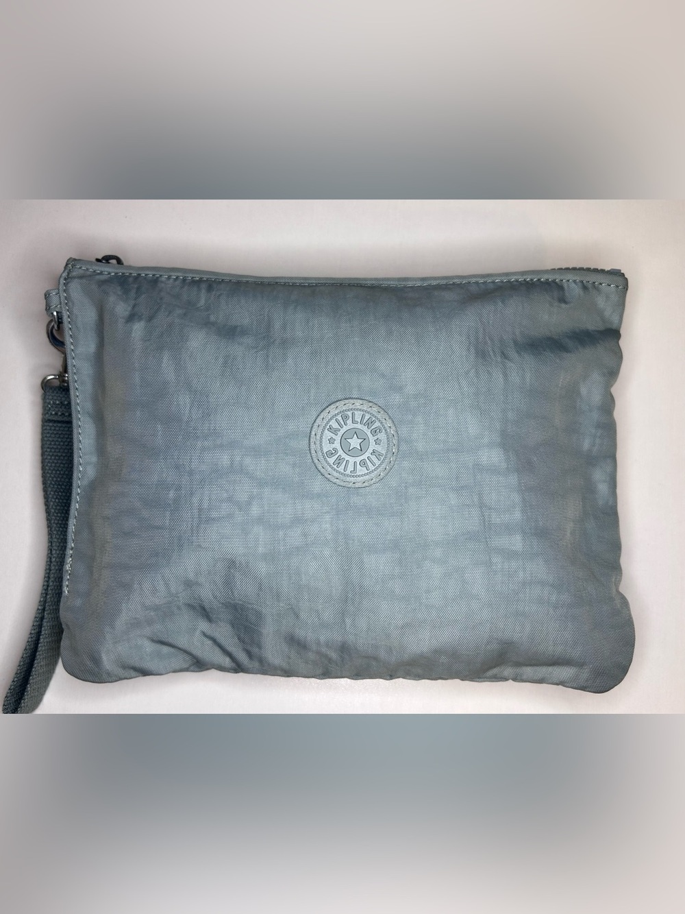 Kipling Iaka L Wristlet Pouch Relaxed Grey Zip Clutch Travel Organizer